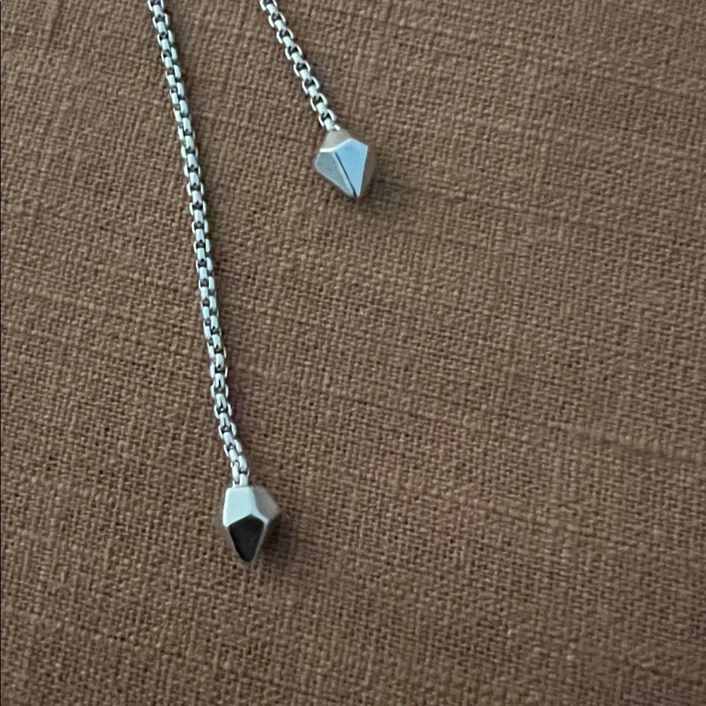 Metal adjustable bolo necklace with hexagonal pendant - Picture 6 of 6